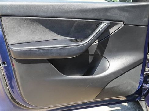 Used 2021 Tesla Model Y Long Range AWD/4WD image 24