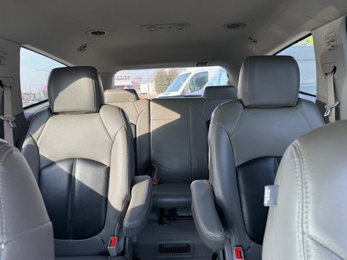 Used 2017 Chevrolet Traverse LT image 11