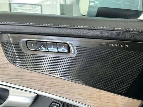Certified 2025 Volvo XC90 T8 Plus w/ Protection Package Premier image 20