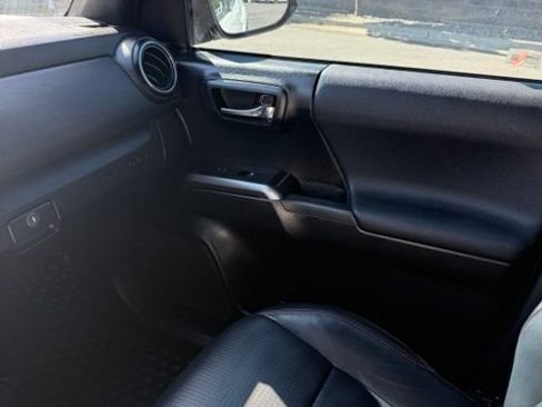 Used 2019 Toyota Tacoma TRD Pro AWD/4WD image 29