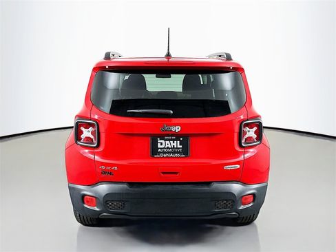 Used 2018 Jeep Renegade Latitude w/ Cold Weather Group image 6