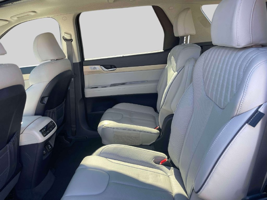 Used 2024 Hyundai Palisade Limited AWD/4WD image 12