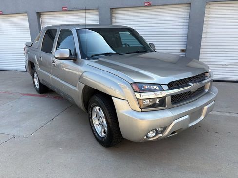 Used 2002 Chevrolet Avalanche 2WD image 2