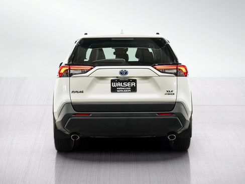 Used 2022 Toyota RAV4 XLE Premium AWD/4WD image 5