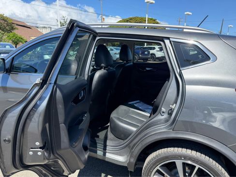 Used 2018 Nissan Rogue Sport SL FWD image 9
