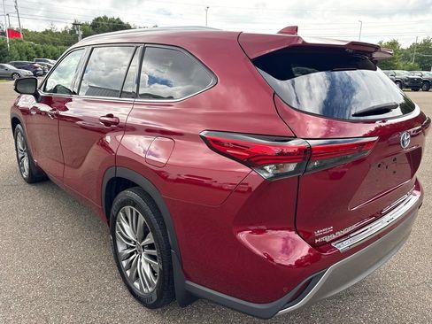 Used 2021 Toyota Highlander Platinum AWD/4WD image 4