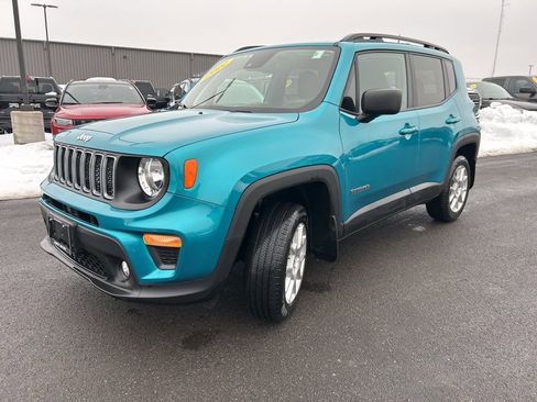 Used 2022 Jeep Renegade Latitude w/ Convenience Group image 3