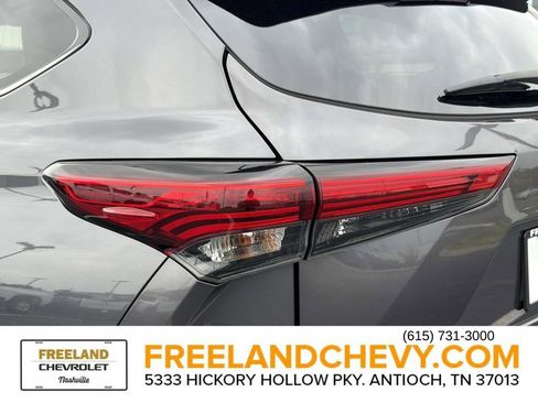 Used 2023 Toyota Highlander L image 12