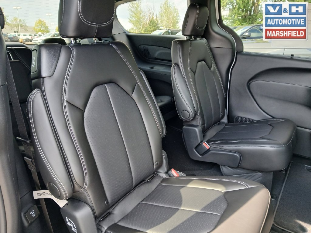 New 2027 Chrysler Pacifica Select w/ Family Tech Group AWD/4WD image 35