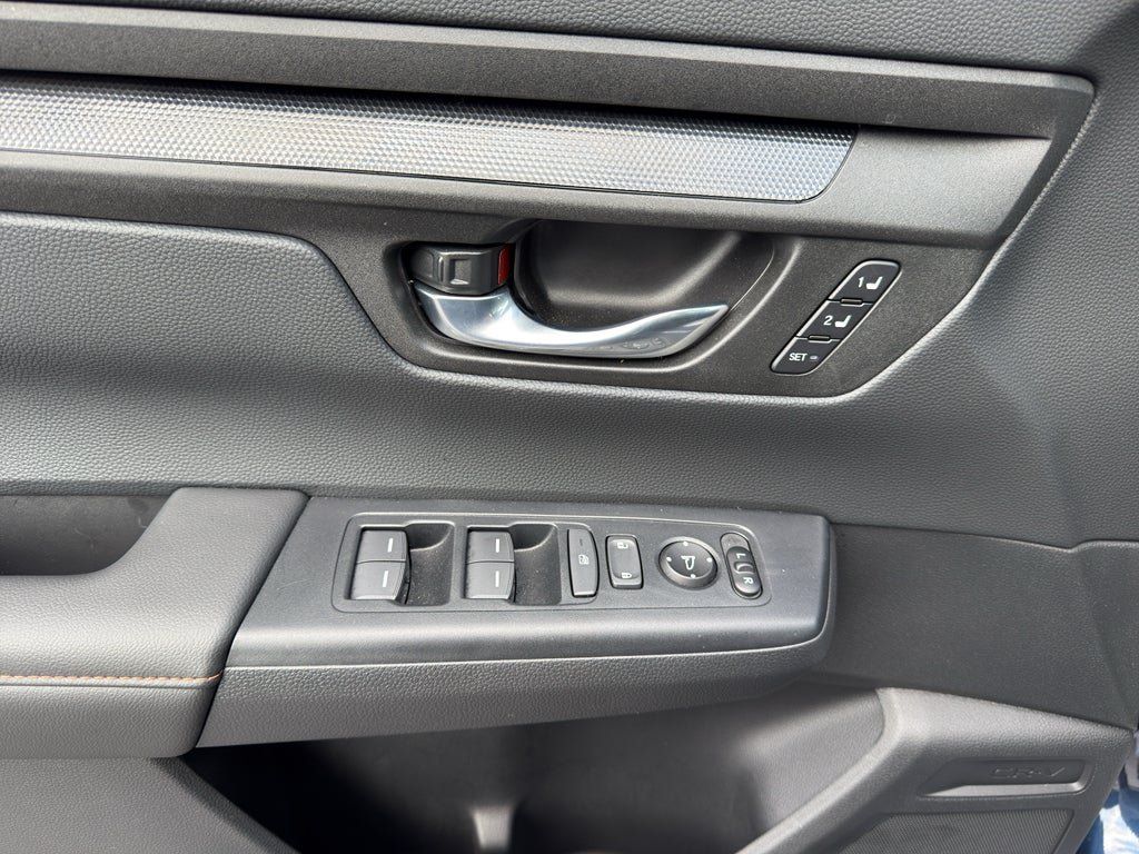 Used 2025 Honda CR-V Sport-L image 11
