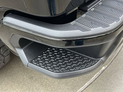 Used 2025 GMC Sierra 3500 Denali image 19