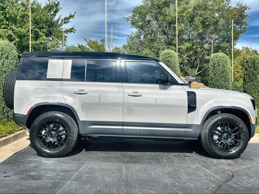 Used 2026 Land Rover Defender 110 S AWD/4WD image 6