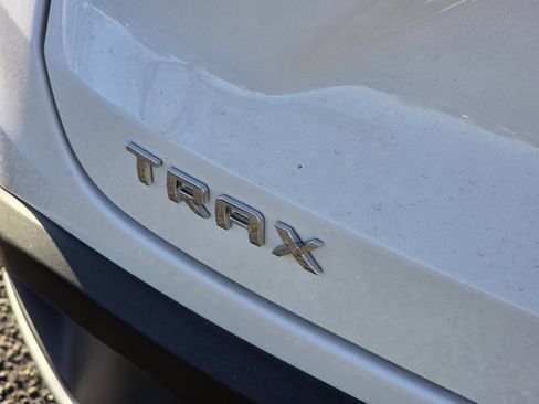 Used 2025 Chevrolet Trax LT w/ LT Convenience Package image 12