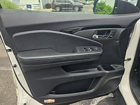 Used 2017 Honda Pilot Touring image 34