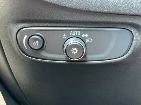 Used 2024 Chevrolet Equinox LT FWD image 34