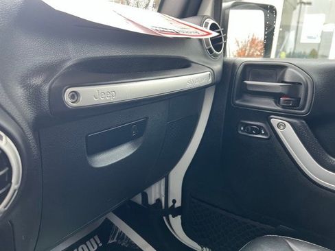 Certified 2018 Jeep Wrangler Unlimited Sahara w/ Connectivity Group image 16