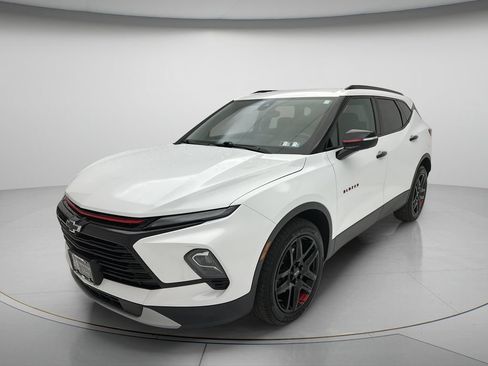 Used 2023 Chevrolet Blazer LT w/ Sound & Technology Package AWD/4WD image 3