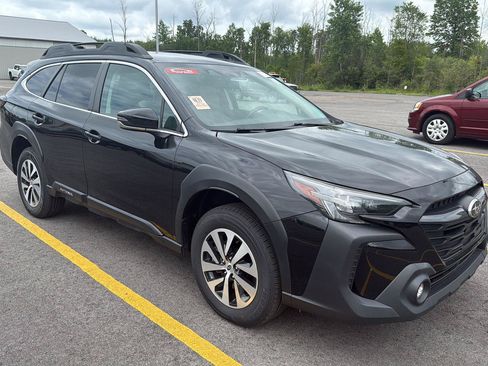 Used 2024 Subaru Outback Premium AWD/4WD image 3
