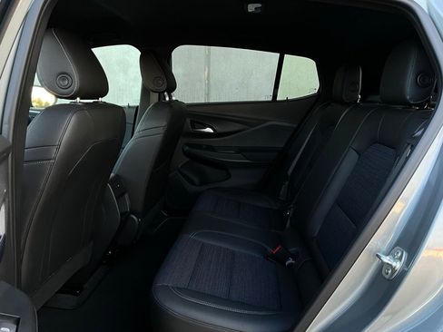 Used 2025 Buick Envista Preferred image 11