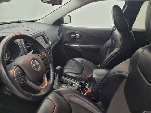 Used 2019 Jeep Cherokee Latitude Plus w/ Cold Weather Group image 17