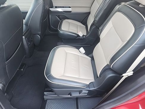 Certified 2022 Ford Explorer XLT image 15