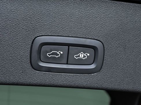 Certified 2023 Volvo C40 P8 Recharge Ultimate w/ Protection Package Premier image 33