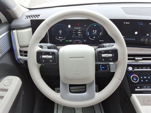 Used 2025 Hyundai Santa Fe Limited image 11