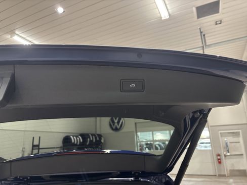 Used 2023 Volkswagen Tiguan SEL R-Line image 16