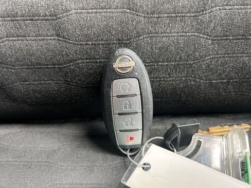 Used 2022 Nissan Pathfinder SV AWD/4WD image 29