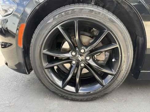 Used 2018 Dodge Charger SXT w/ Blacktop Package image 25