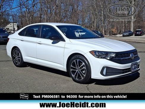 Used 2023 Volkswagen Jetta Sport image 1