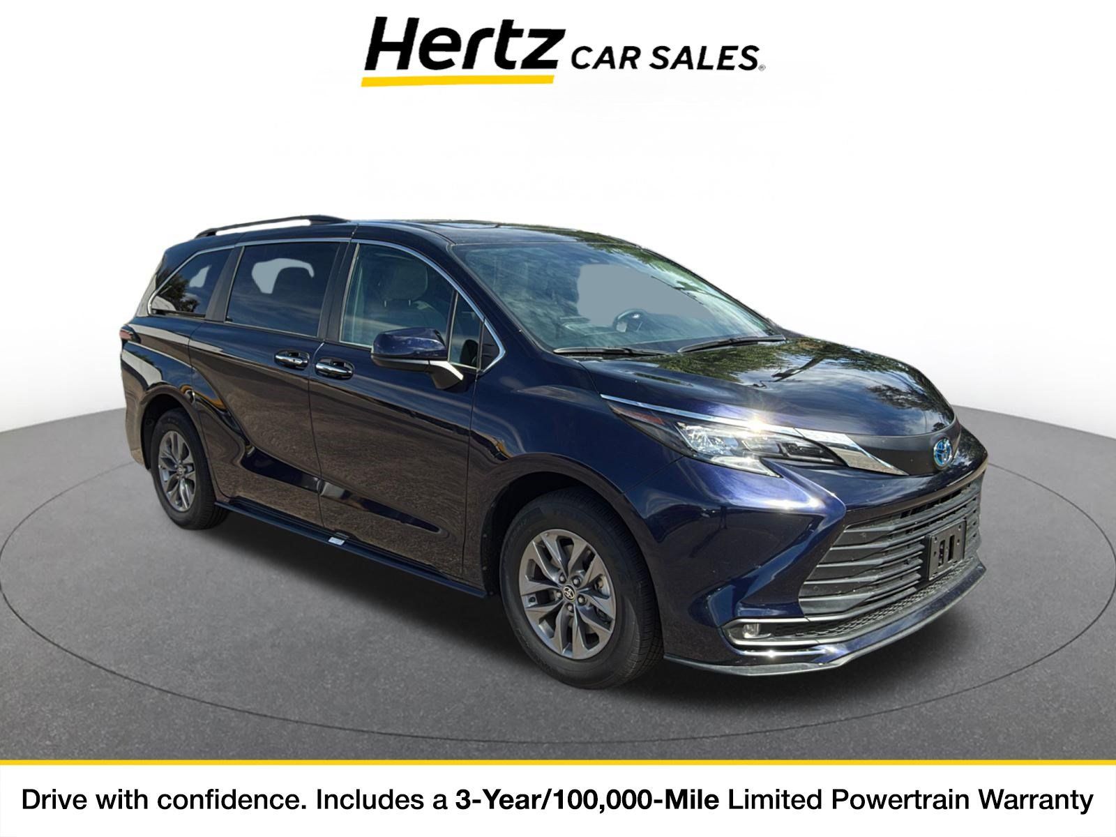 Used 2025 Toyota Sienna XLE FWD image 1