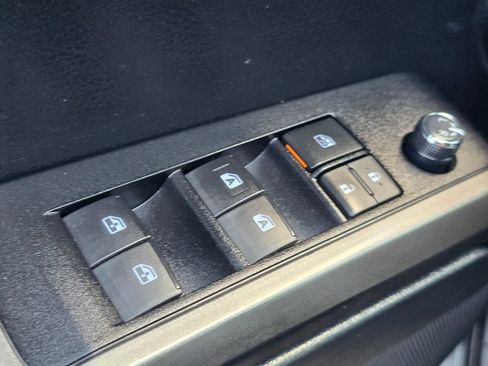 Used 2018 Toyota Tacoma TRD Off-Road AWD/4WD image 24