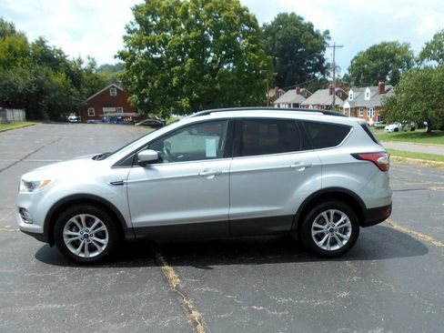 Used 2018 Ford Escape SE w/ SE Sync 3 Package FWD image 1