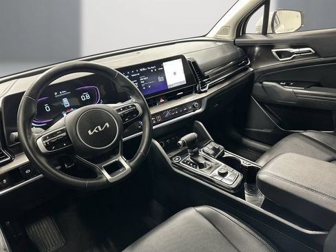 Used 2025 Kia Sportage EX FWD image 13
