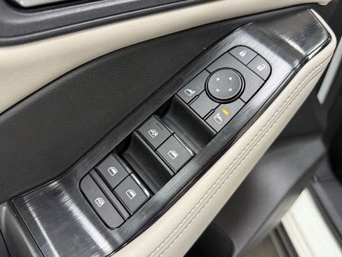 Used 2023 Nissan Rogue SV w/ SV Premium B Package FWD image 11