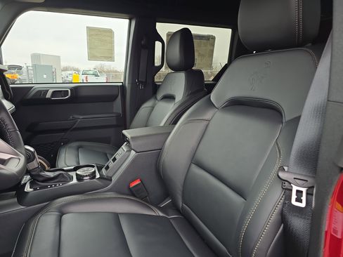 New 2025 Ford Bronco Badlands image 12