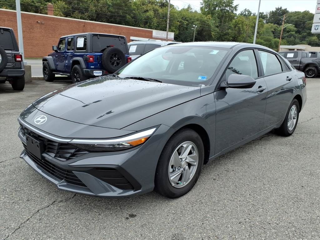 Used 2026 Hyundai Elantra SE FWD image 7