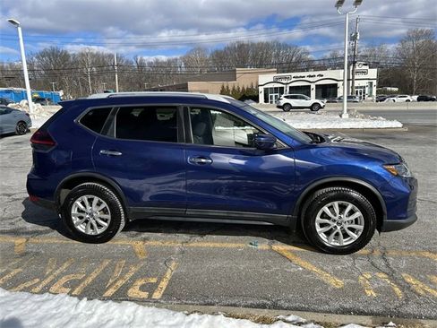 Used 2020 Nissan Rogue SV image 9