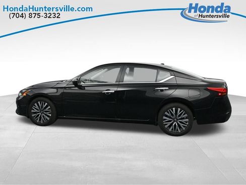 Used 2025 Nissan Altima 2.5 SV FWD image 5