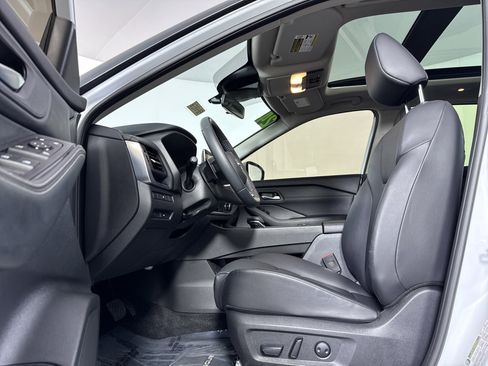 Used 2024 Nissan Rogue SV w/ SV Premium Package AWD/4WD image 5