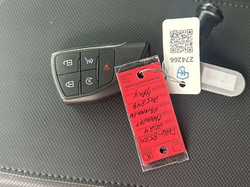 Used 2024 Chevrolet Equinox EV RS FWD image 22