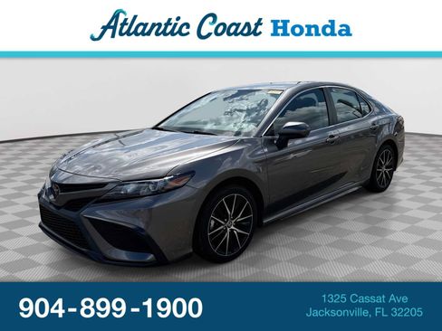 Used 2023 Toyota Camry SE FWD image 1