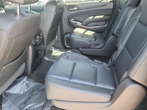 Used 2018 Chevrolet Suburban Premier AWD/4WD image 10