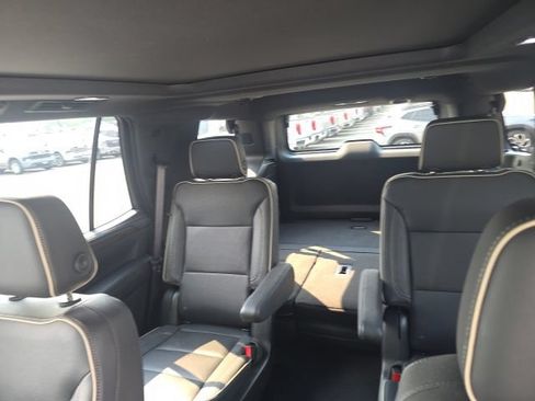 Used 2023 Chevrolet Tahoe Premier AWD/4WD image 15