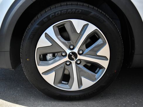 Used 2022 Kia Niro EX FWD image 12