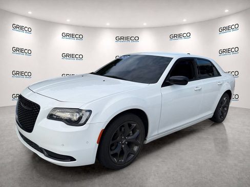 Used 2023 Chrysler 300 Touring w/ Safetytec Plus Group RWD image 3