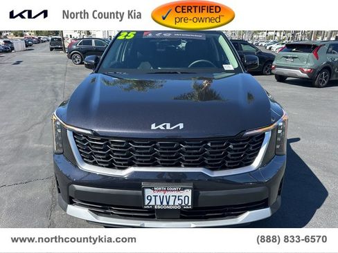 Certified 2025 Kia Sorento LX image 2