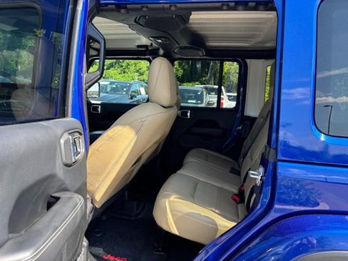 Used 2018 Jeep Wrangler Unlimited Sahara AWD/4WD image 11