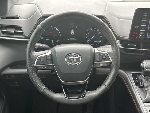 Used 2022 Toyota Sienna XSE FWD image 14